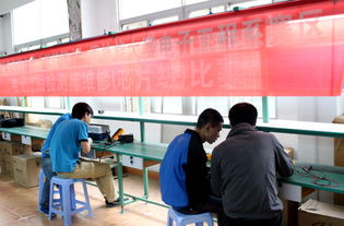 電子工程系第十一屆科技與技能節(jié)圓滿(mǎn)落幕 網(wǎng)絡(luò)工程專(zhuān)業(yè)學(xué)子在電子產(chǎn)品維修與檢測(cè)（芯片級(jí)）比賽中展露鋒芒